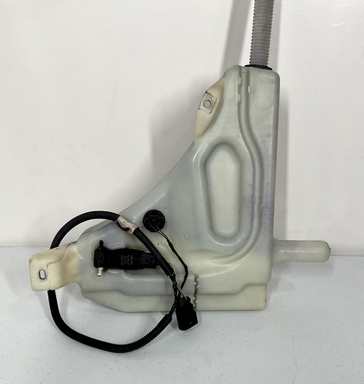 2007-15 Audi Q7  Windshield Washer Bottle Fluid Reservoir W/ Motor OEM