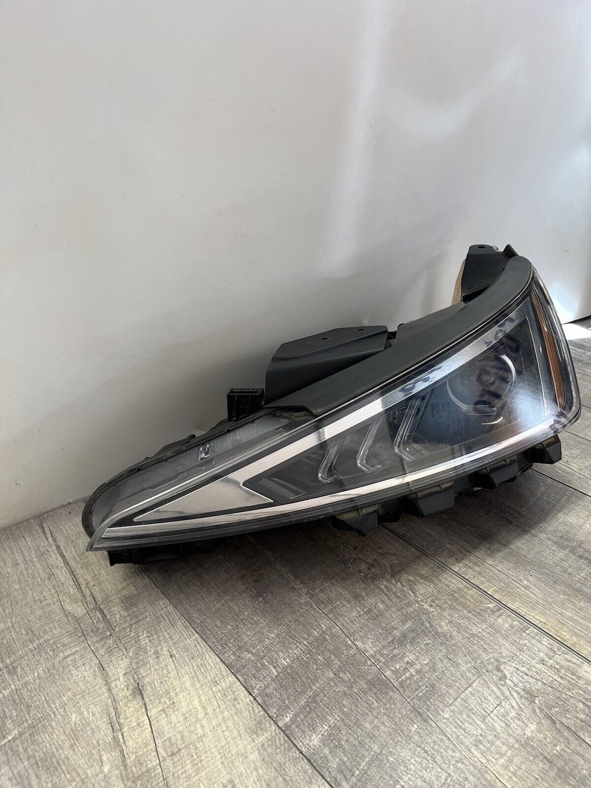 2019-20 Hyundai Elantra Driver Left Side Halogen Headlight OEM