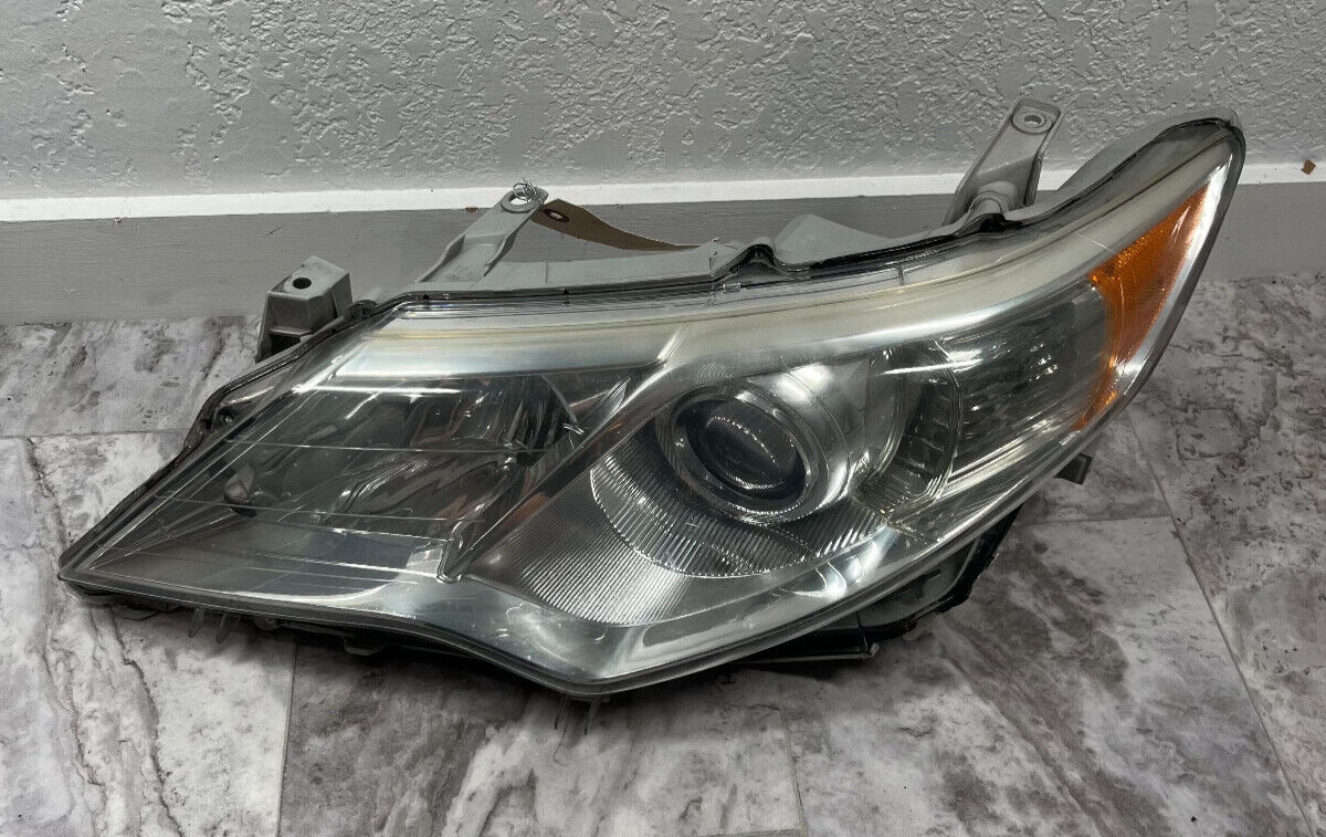 2012-14 Toyota Camry Driver Side Headlight Halogen OEM