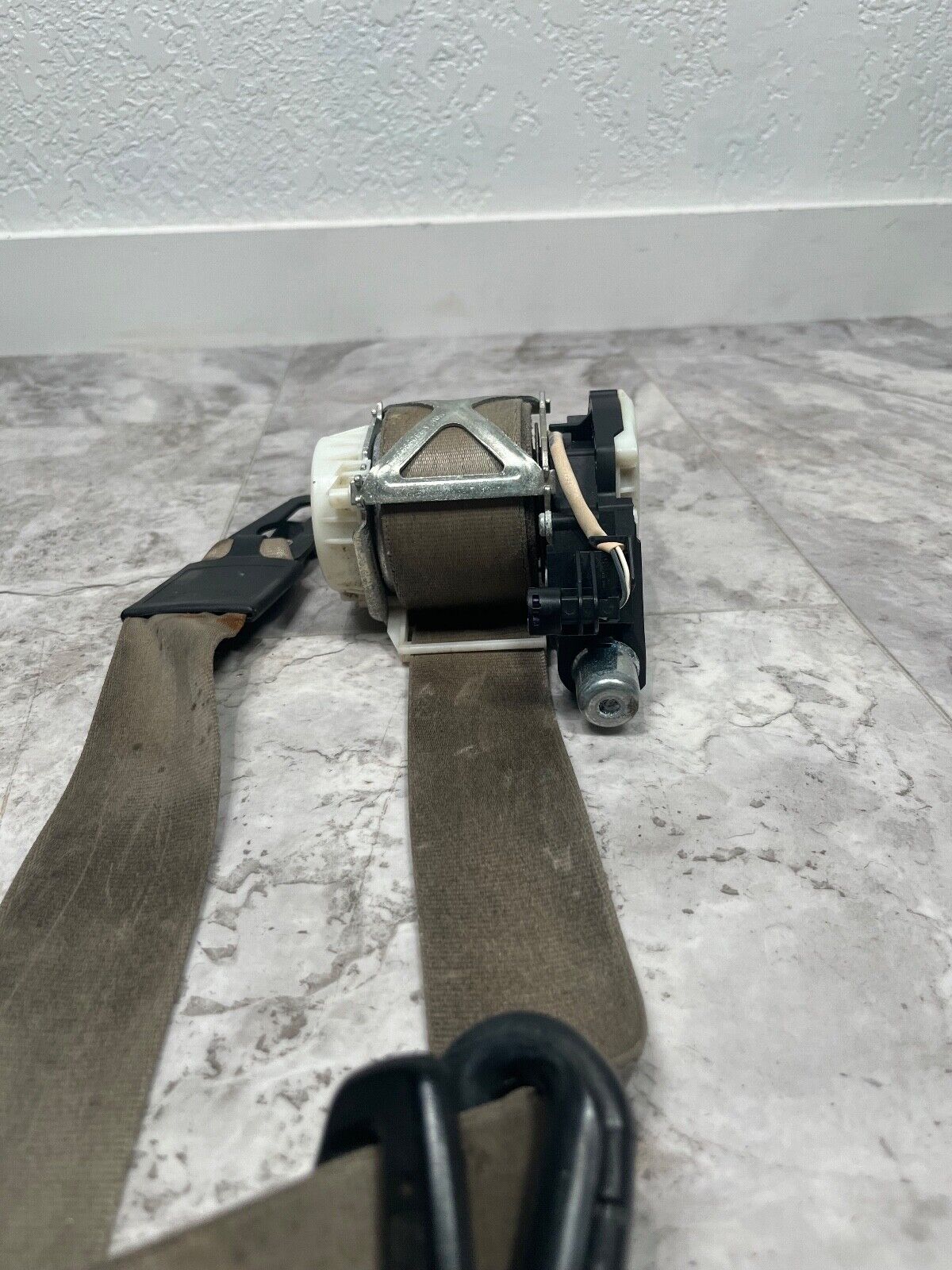 2007-15 Audi Q7 Front Left Seat Belt Retractor OEM