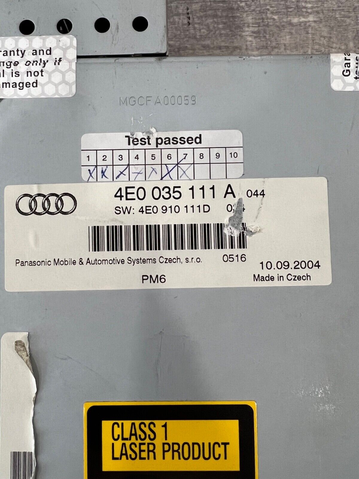 2005-07 AUDI A6 Quattro- Six Disc CD Changer 4E0035111A