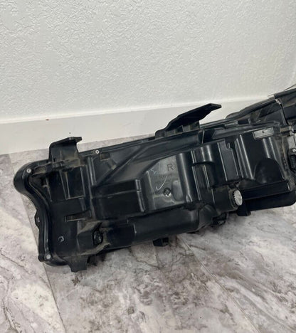 2017-20 Acura MDX Right Passenger Headlight LED OEM Selling It For Parts Only