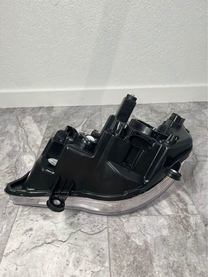 2008-16 Chrysler Town & Country Right Passenger HID Xenon Headlight