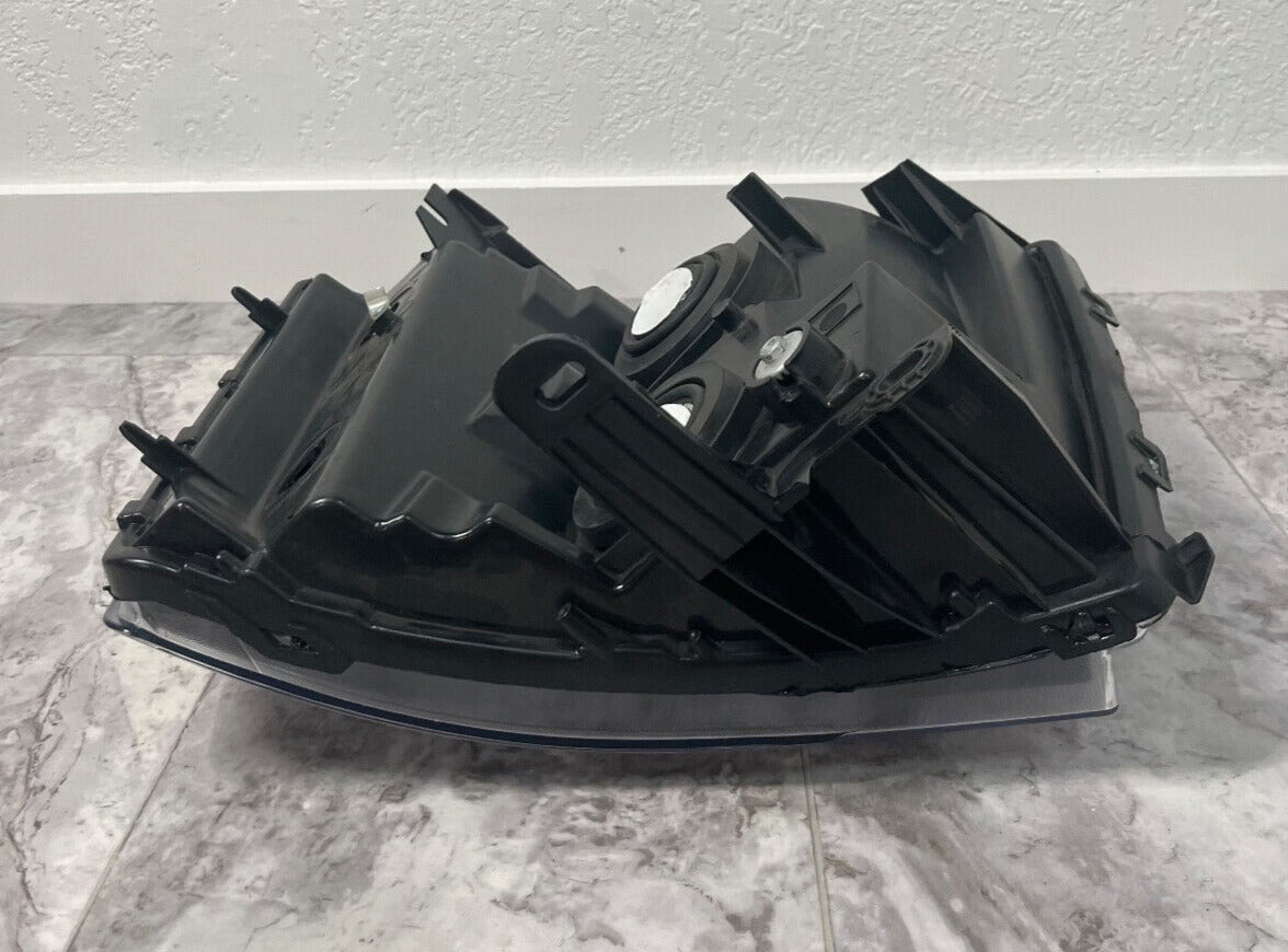 2007-13 Chevrolet Silverado 1500 Front Right Side Black Headlight OEM