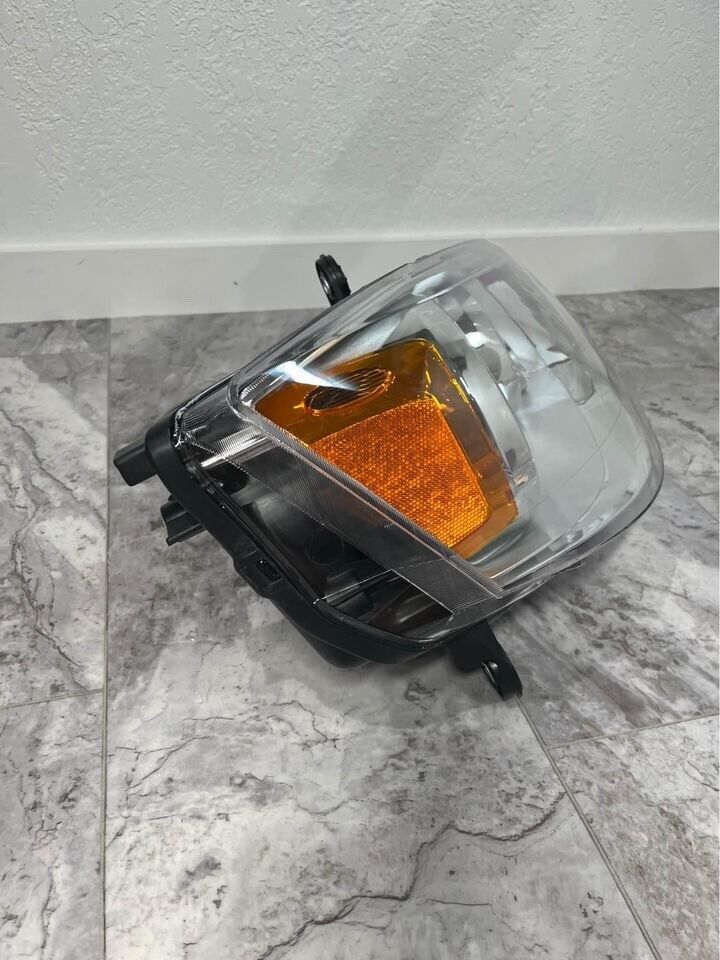 2008-16 Chrysler Town & Country Right Passenger HID Xenon Headlight