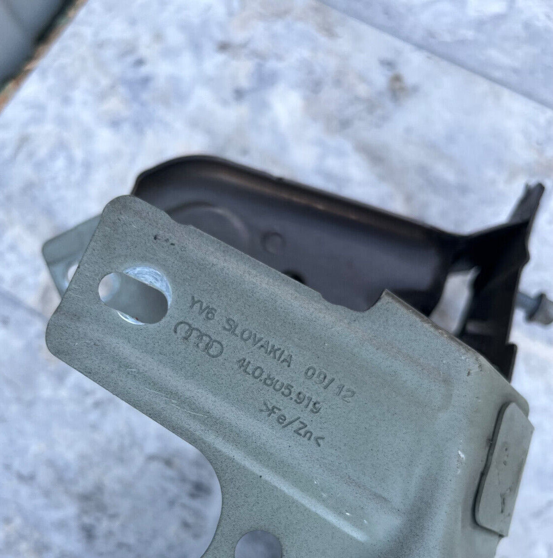 2007-15 Audi Q7 Front Left Fender Upper Reinforcement Support Bracket OEM