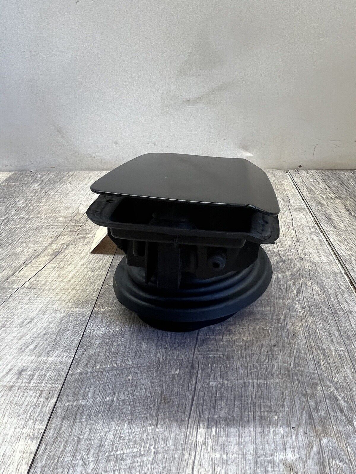 2006-12 BMW E90 E91 328i Exterior Fuel Tank Filler Door Lid Cover Panel OEM