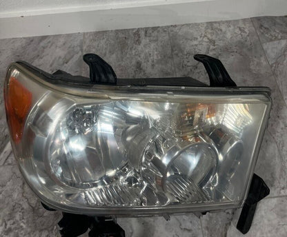 2007-13 Toyota Tundra Right Passenger Headlight Halogen OEM