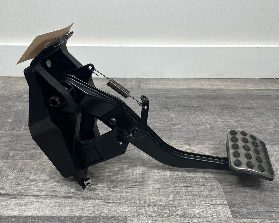 2007-13 Mercedes W221 S550 CL550 S63 AMG CL63 AMG Brake Pedal W/ Cover Pad OEM