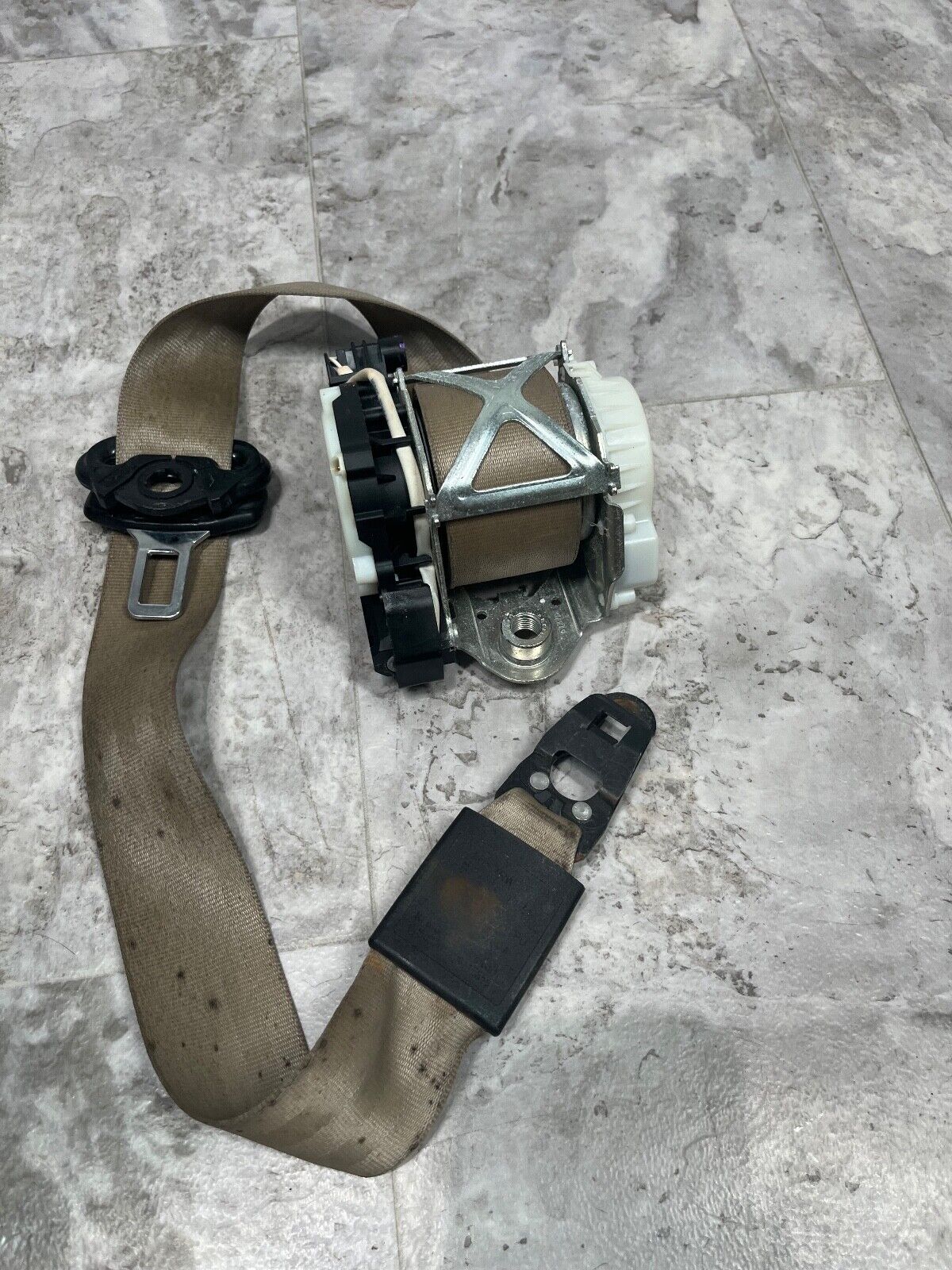 2007-15 Audi Q7 Front Right Seat Belt Retractor OEM