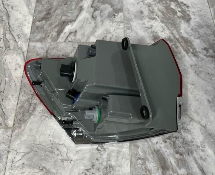 2014-20 Jeep Grand Cherokee Right Passenger Tail Light Lamp