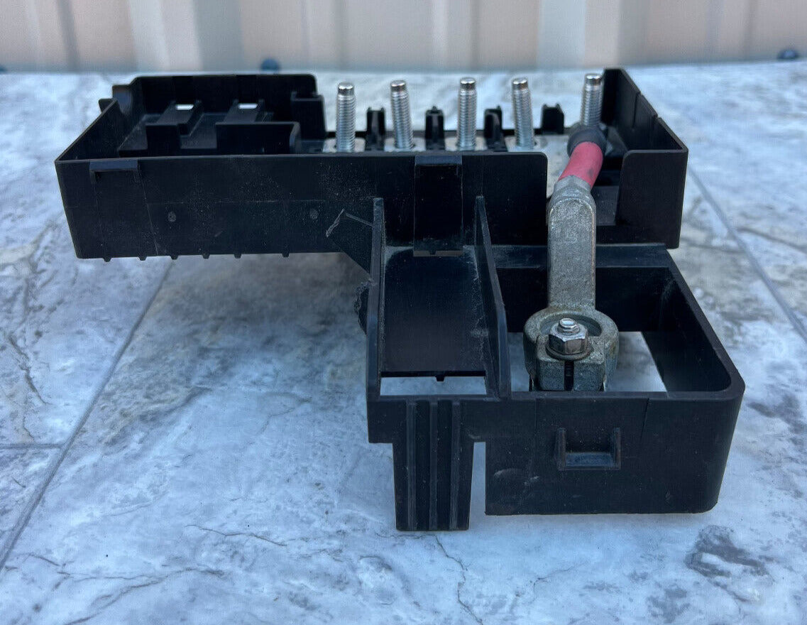 2015-20 Chevy Tahoe Suburban Battery Distribution Fuse Block Box OEM