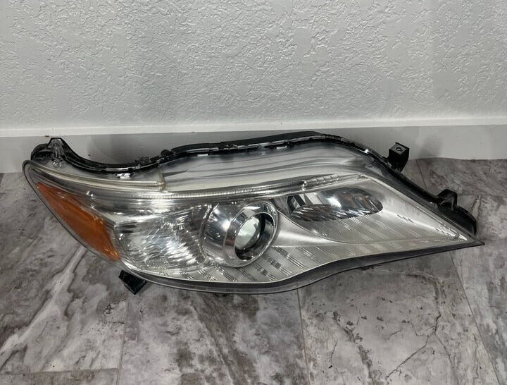 2011-12 Toyota Avalon Right Passenger Side Headlight Halogen OEM