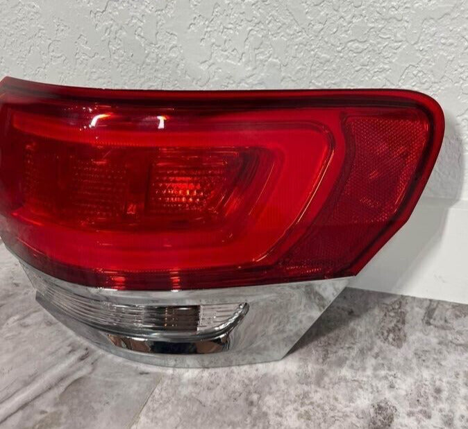 2014-20 Jeep Grand Cherokee Right Passenger Tail Light Lamp