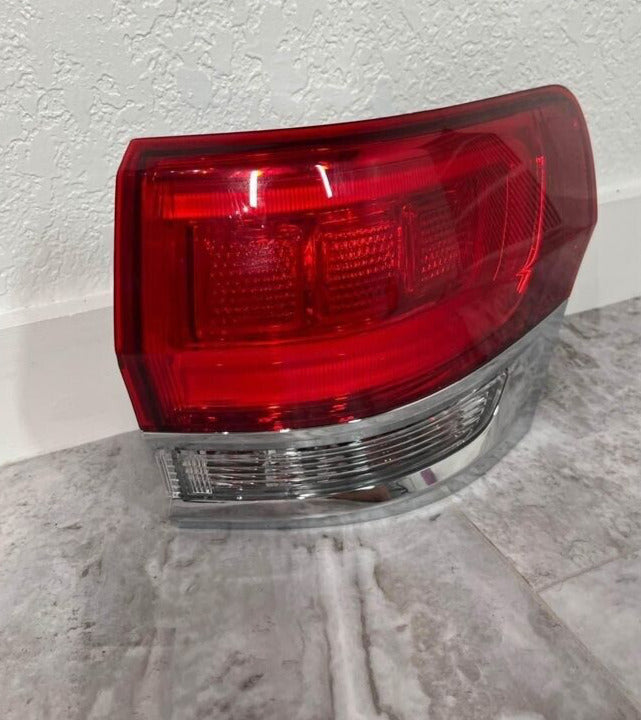 2014-20 Jeep Grand Cherokee Right Passenger Tail Light Lamp