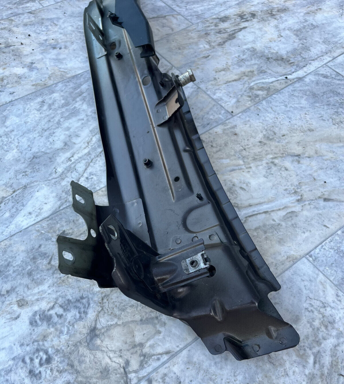 2007-15 Audi Q7 Front Left Fender Upper Reinforcement Support Bracket OEM