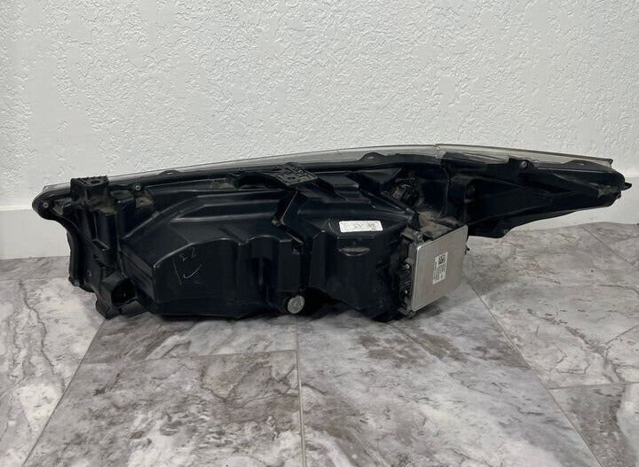 2017-20 Acura MDX Right Passenger Headlight LED OEM Selling It For Parts Only