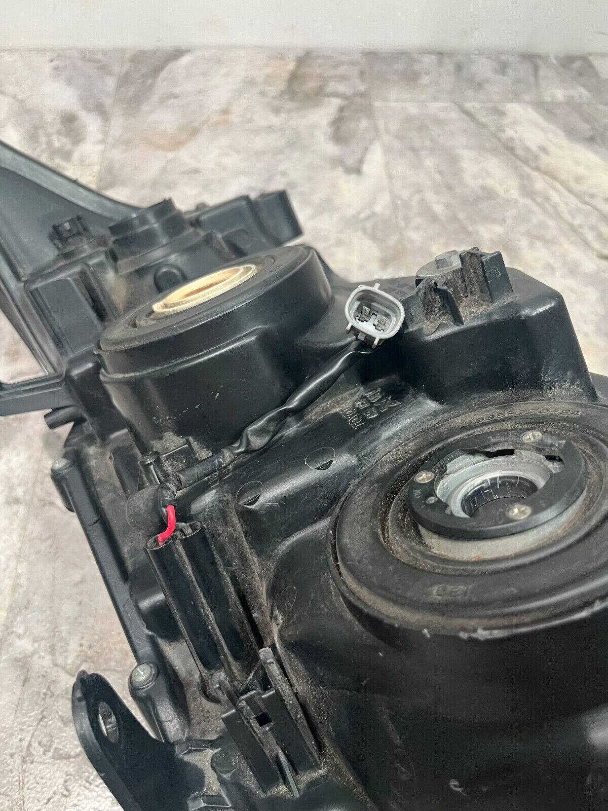 2010-12 Lexus RX 350 Front Right Side HID Hadlight DAMAGED