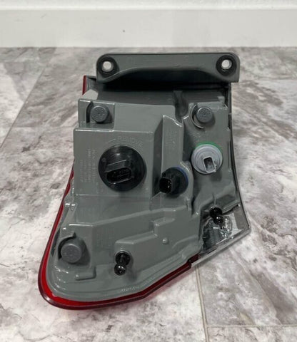 2014-20 Jeep Grand Cherokee Right Passenger Tail Light Lamp