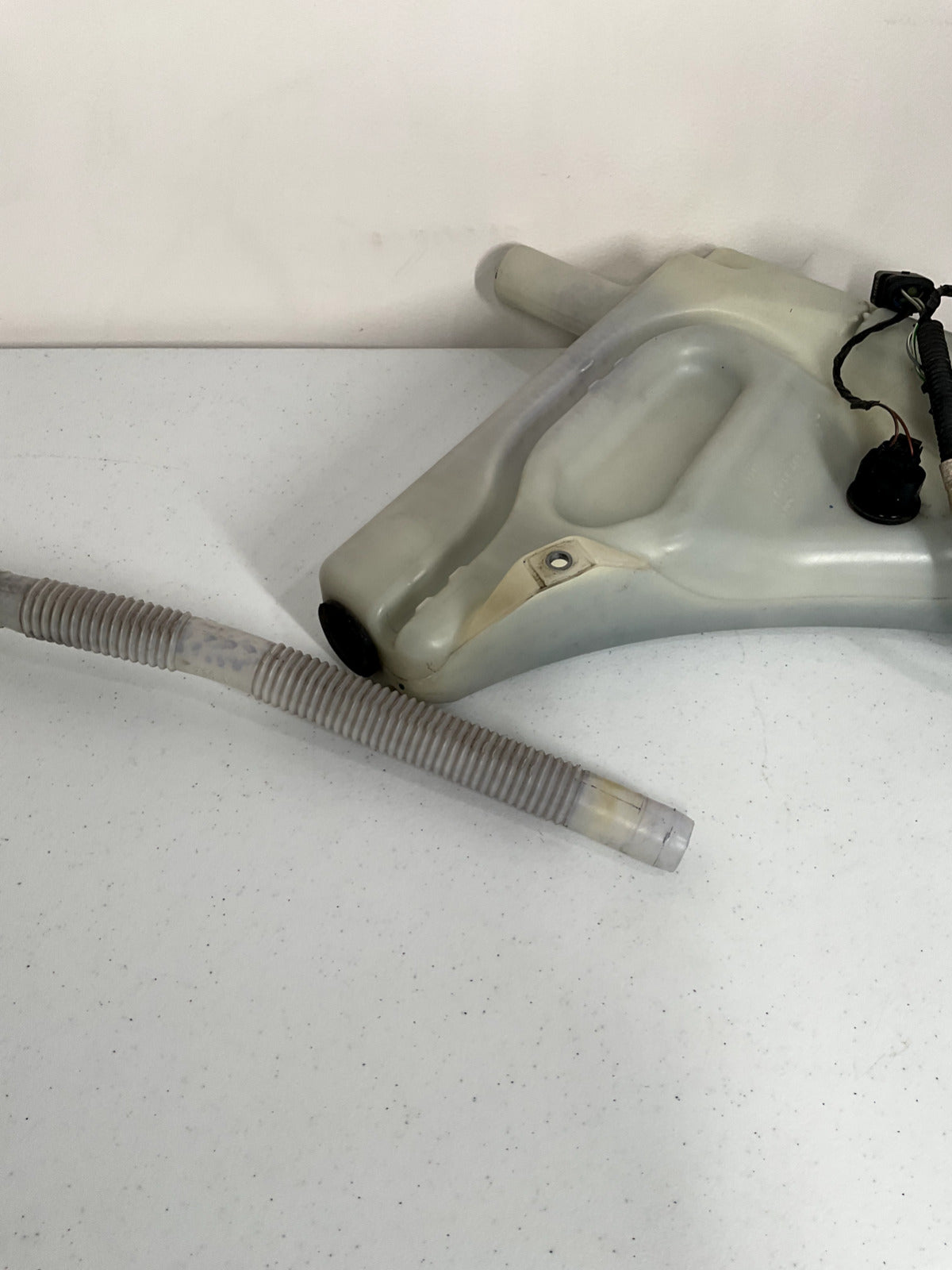2007-15 Audi Q7  Windshield Washer Bottle Fluid Reservoir W/ Motor OEM