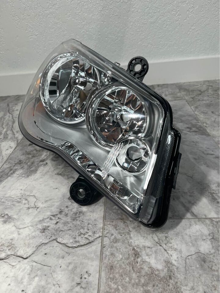 2008-16 Chrysler Town & Country Right Passenger HID Xenon Headlight