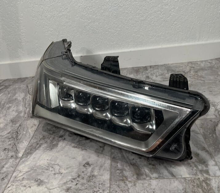 2017-20 Acura MDX Right Passenger Headlight LED OEM Selling It For Parts Only