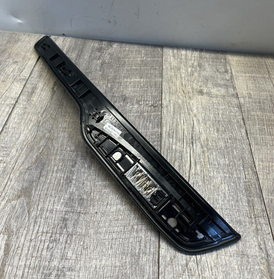 2007-11 BMW E90 E91 328i Rear Left Driver Side Door Scuff Tread Plate OEM