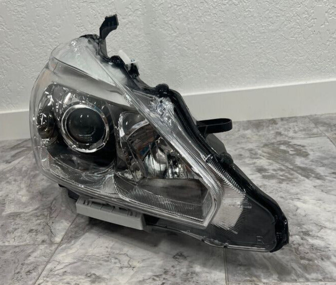 2013-15 Nissan Altima Right Passenger Side Headlight Halogen