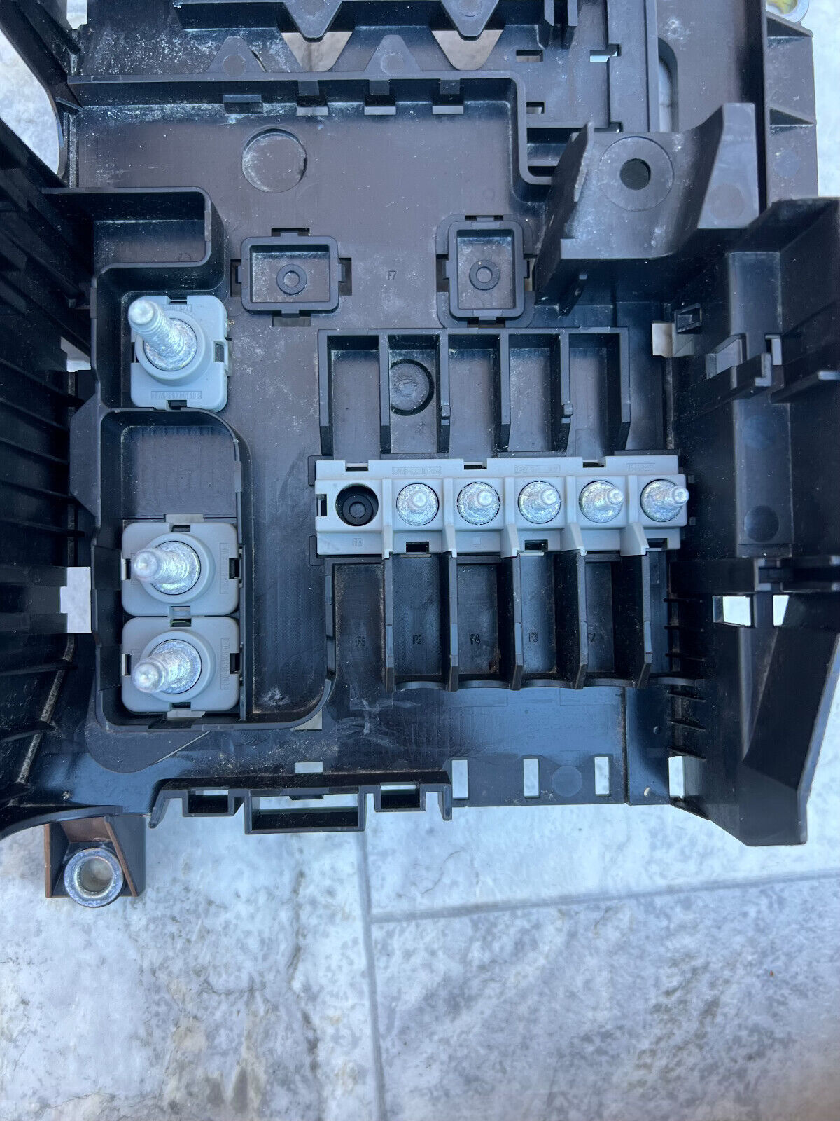 2007-15 Audi Q7 Engine Main Fuse Relay Box Block OEM