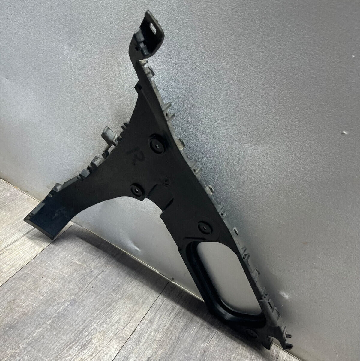 2007-15 Audi Q7 Rear Right Passenger Side Bumper Guide Bracket Support OEM