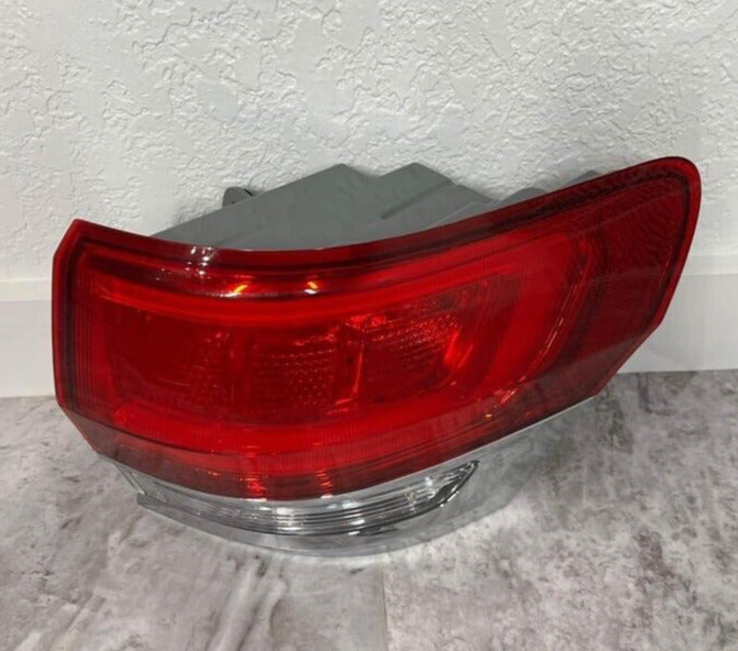 2014-20 Jeep Grand Cherokee Right Passenger Tail Light Lamp