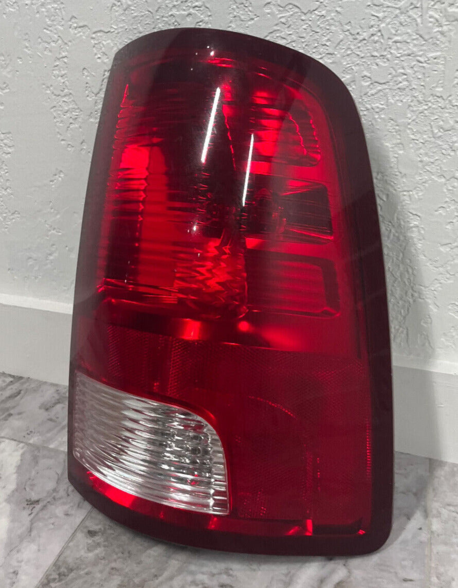 2009-18 Dodge Ram 1500/2500/3500 Rear Passenger Right Side Tail Light