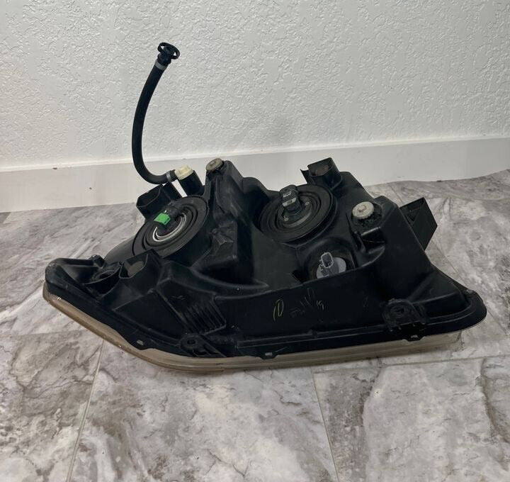 2007-13 Toyota Tundra Right Passenger Headlight Halogen OEM