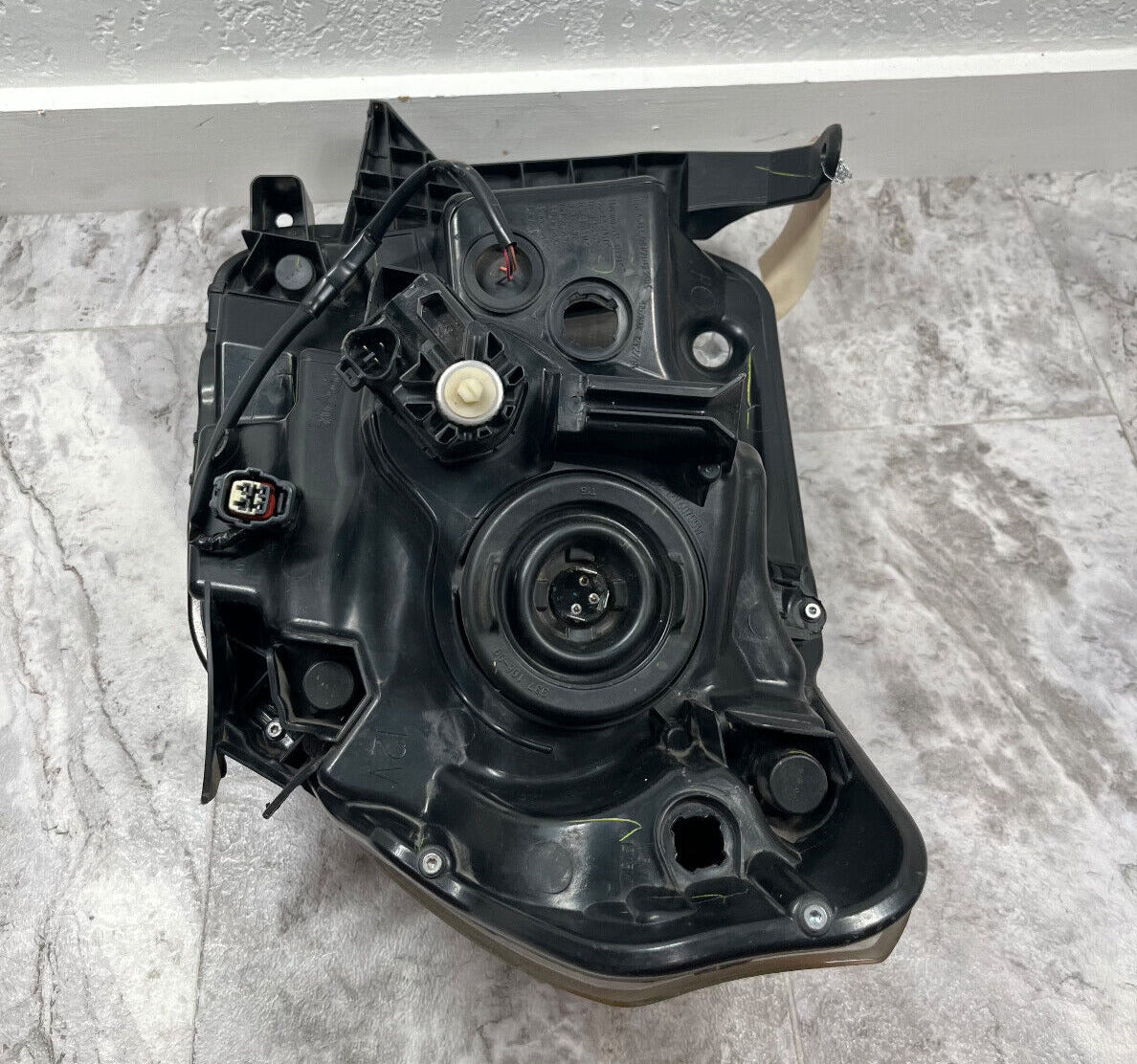 2014-17 Toyota Tundra Right Passenger Side Headlight Halogen OEM