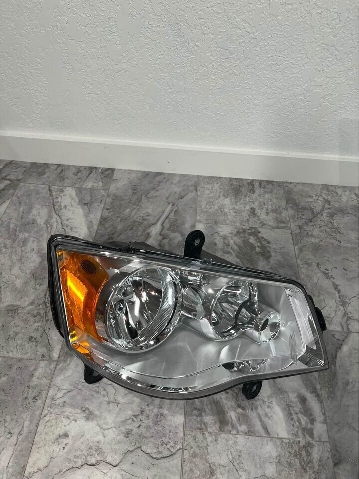 2008-16 Chrysler Town & Country Right Passenger HID Xenon Headlight