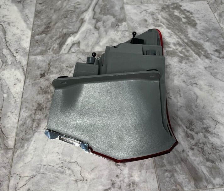 2014-20 Jeep Grand Cherokee Right Passenger Tail Light Lamp