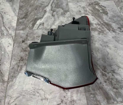 2014-20 Jeep Grand Cherokee Right Passenger Tail Light Lamp