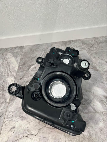 2008-16 Chrysler Town & Country Right Passenger HID Xenon Headlight