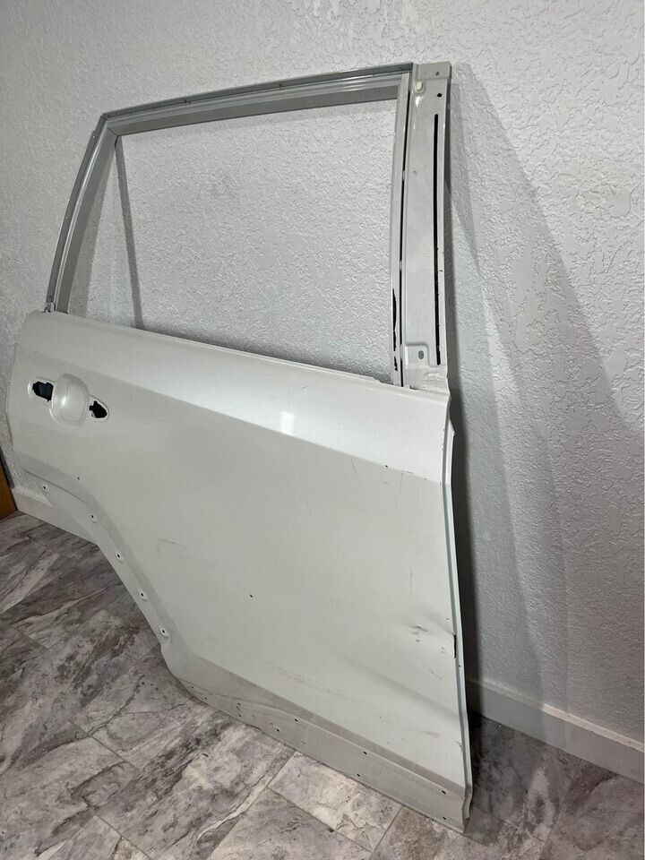 2010-23 Toyota 4Runner Passenger Rear Right Side Door Shell OEM LOCAL PICK UP