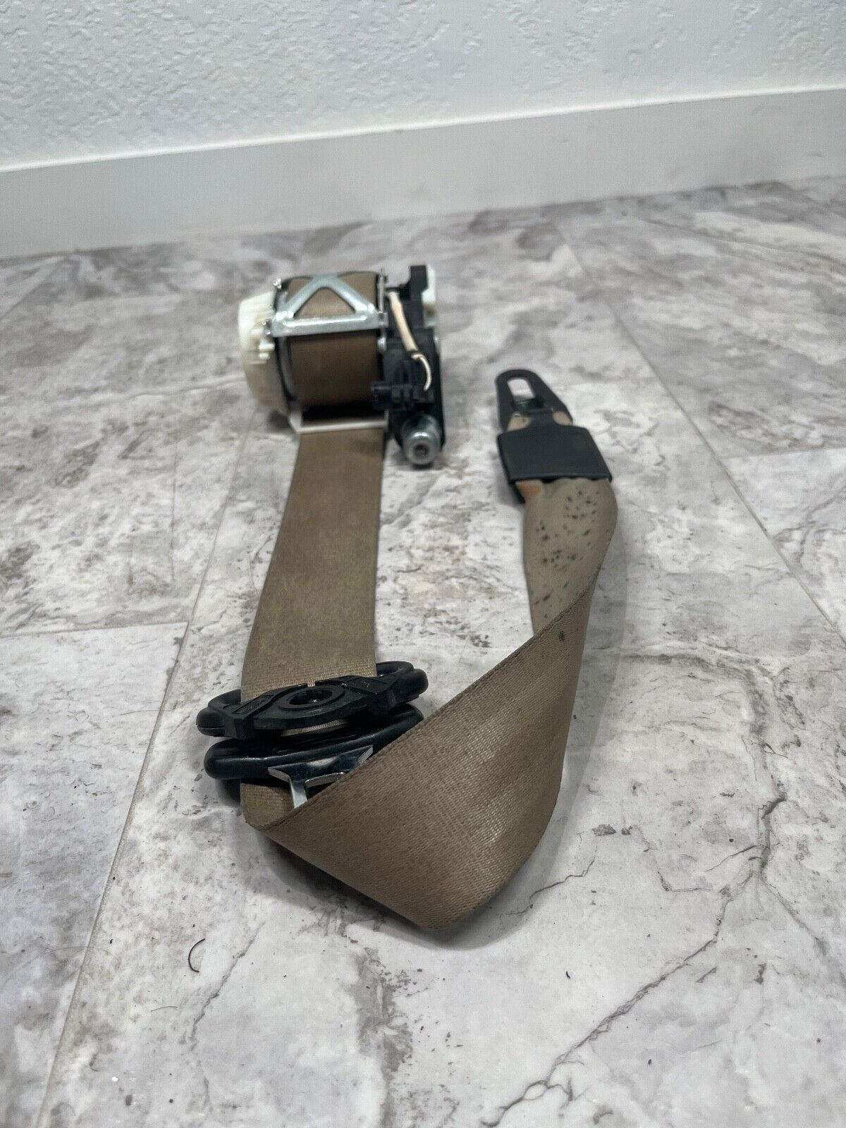 2007-15 Audi Q7 Front Right Seat Belt Retractor OEM