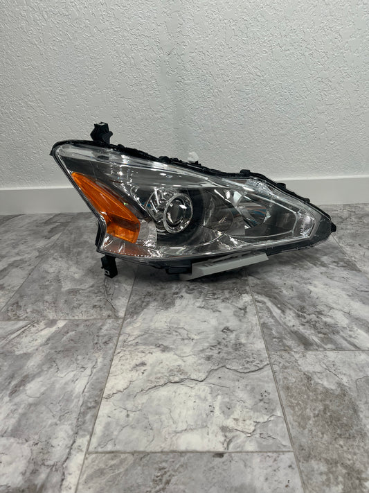 2013-15 nissan Altima Sedan Chrome Passenger Right Headlight LED