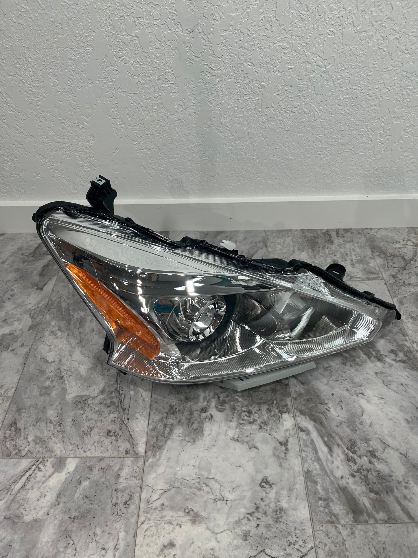 2013-15 nissan Altima Sedan Chrome Passenger Right Headlight LED