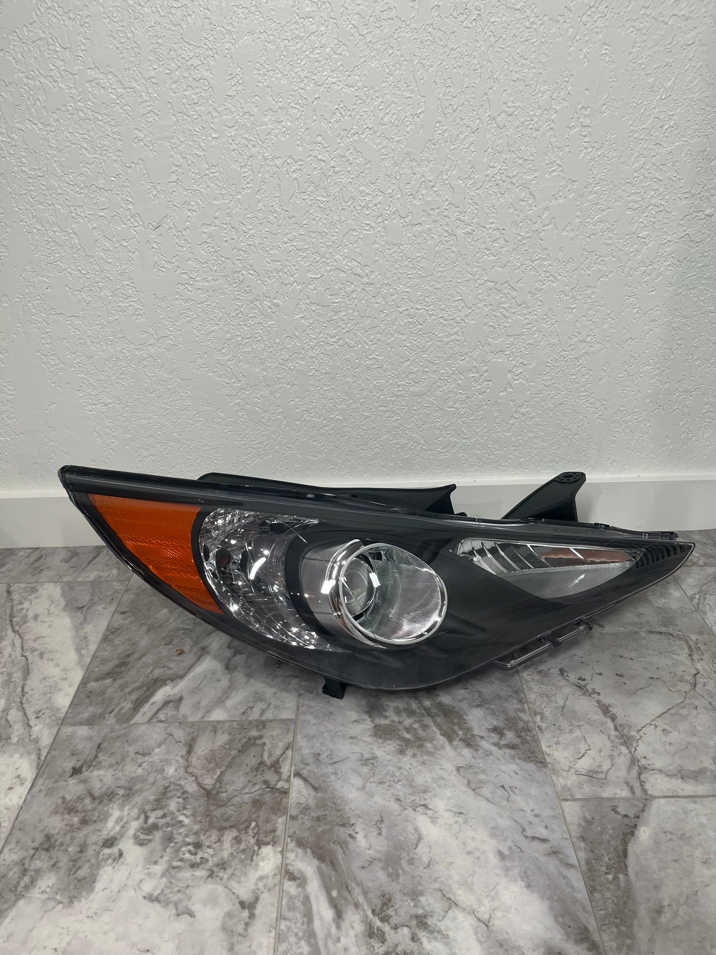 2011-14 Hyundai Sonata Right Passenger Headlight