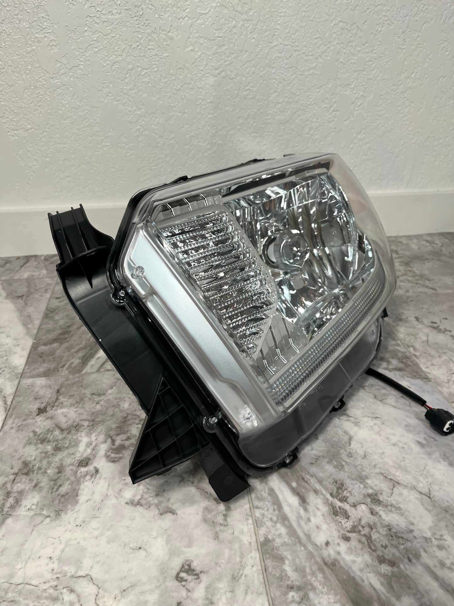 2014-17 Toyota Tundra Driver Left Side Headlight