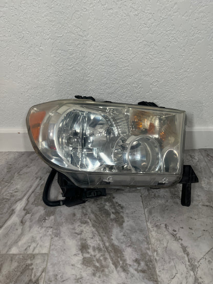 2007-13 Toyota Tundra Passenger Right Headlight OEM Halogen