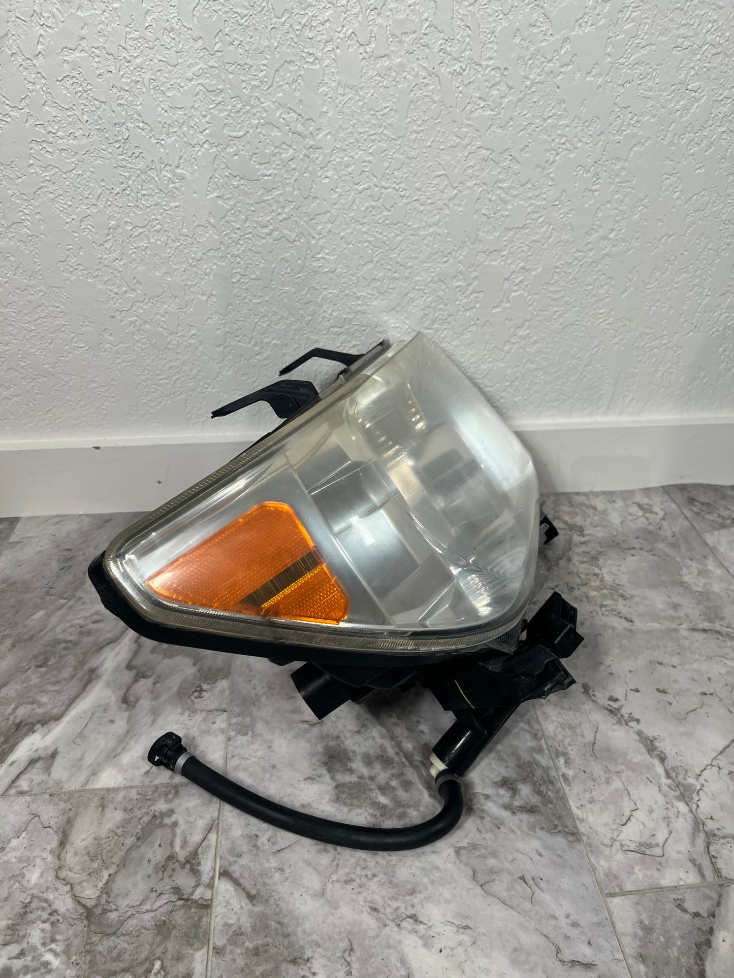 2007-13 Toyota Tundra Passenger Right Headlight OEM Halogen