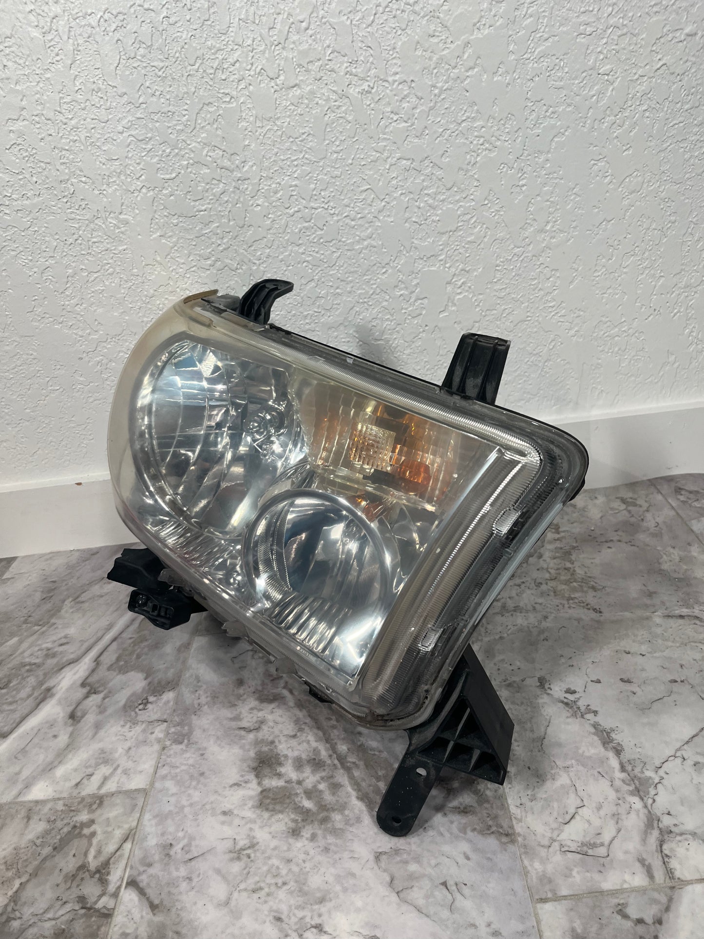 2007-13 Toyota Tundra Passenger Right Headlight OEM Halogen