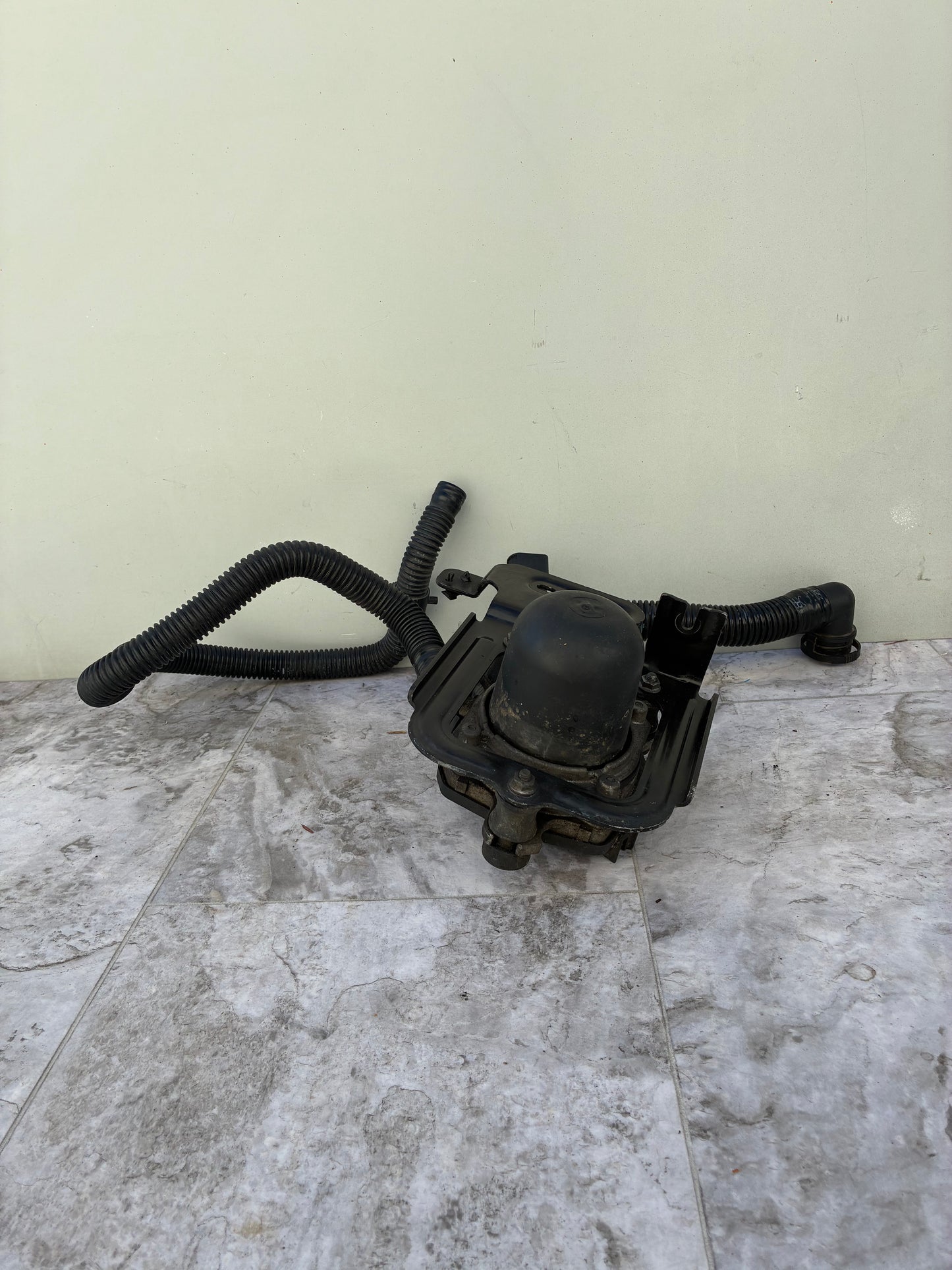 2011-15 Audi Q7 Engine Air Pump