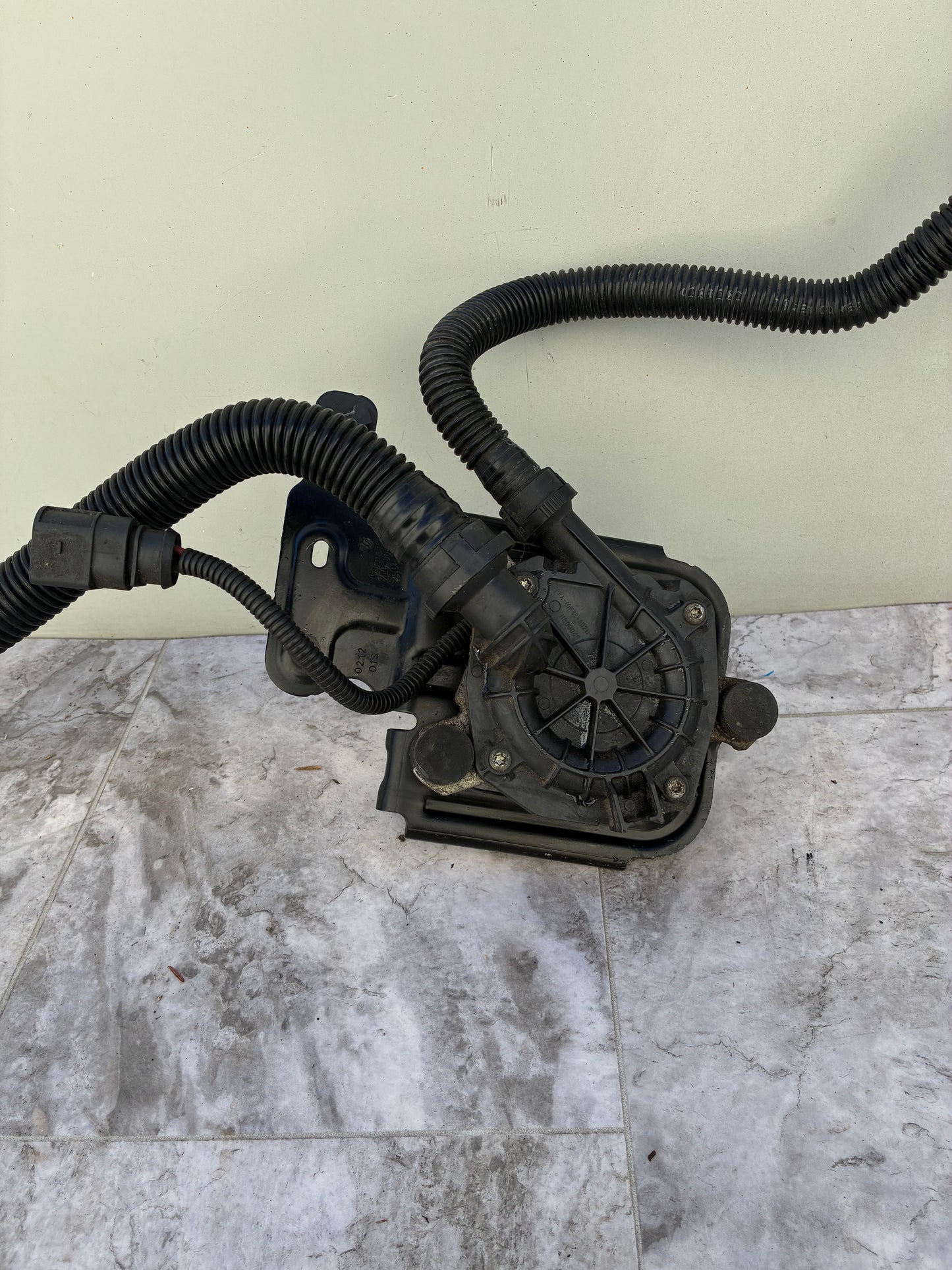 2011-15 Audi Q7 Engine Air Pump