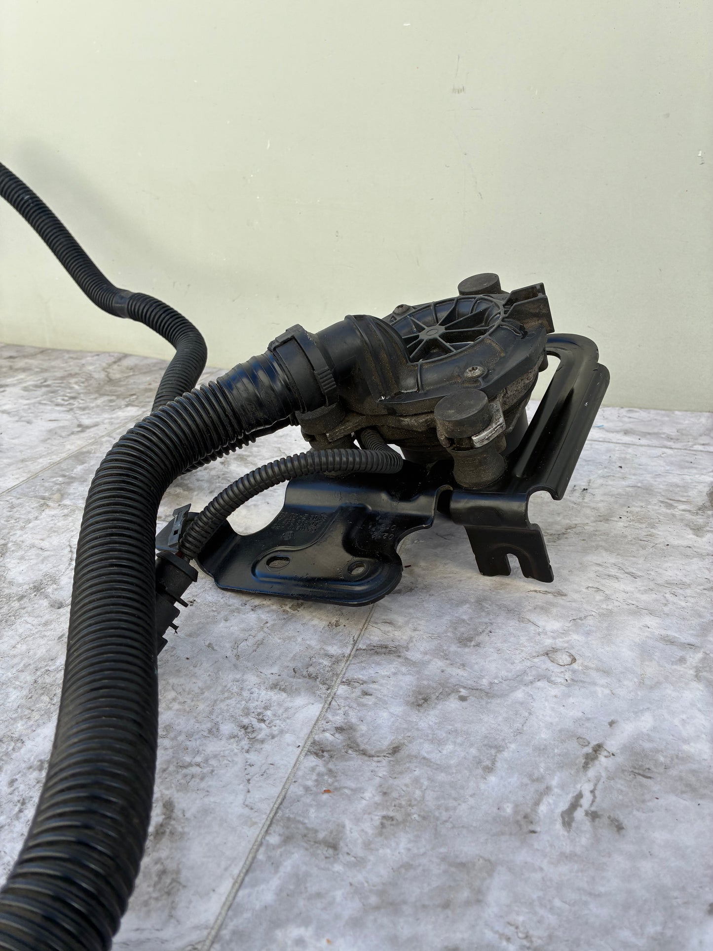 2011-15 Audi Q7 Engine Air Pump